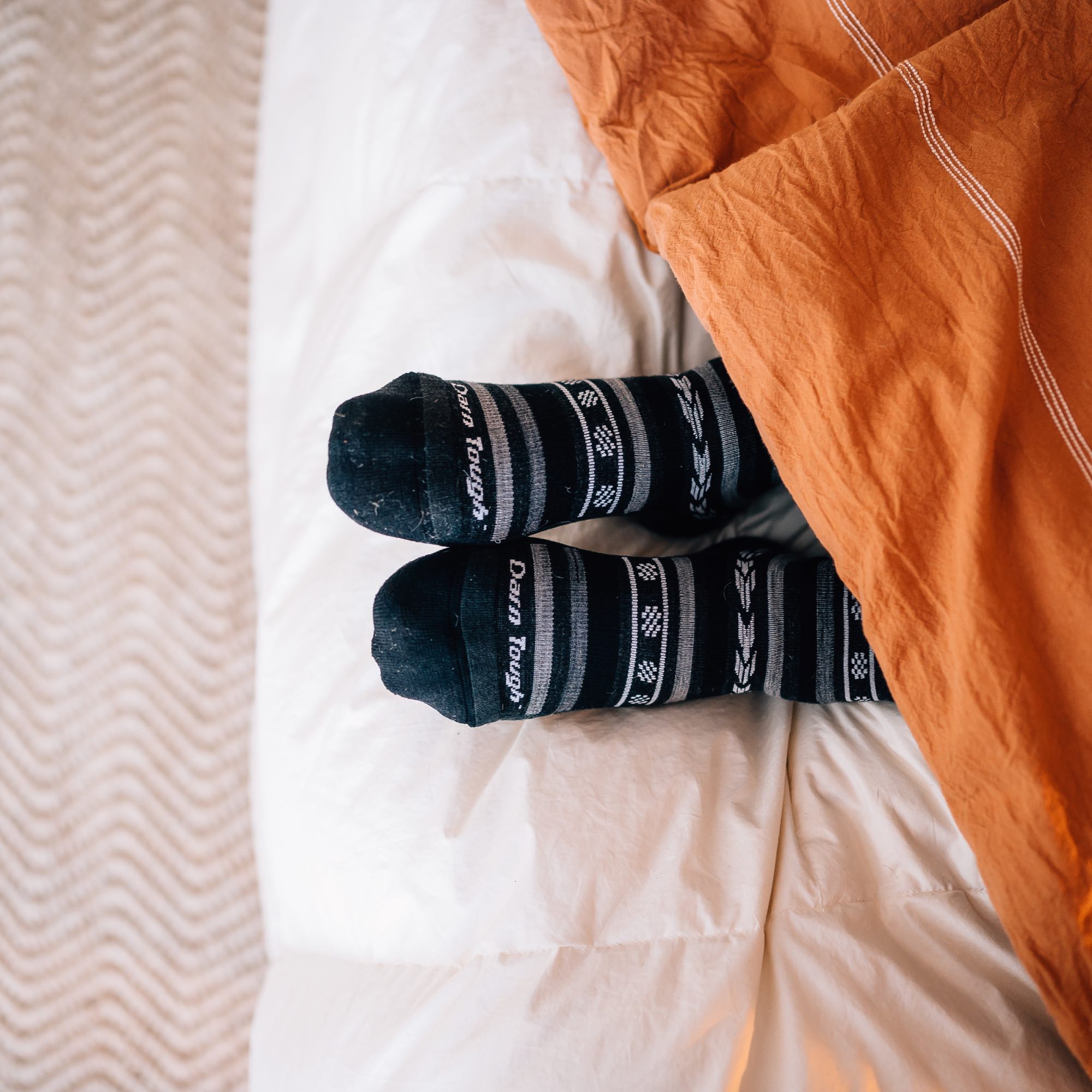 Sleeping with socks on: pros and cons - Nordic Socks US