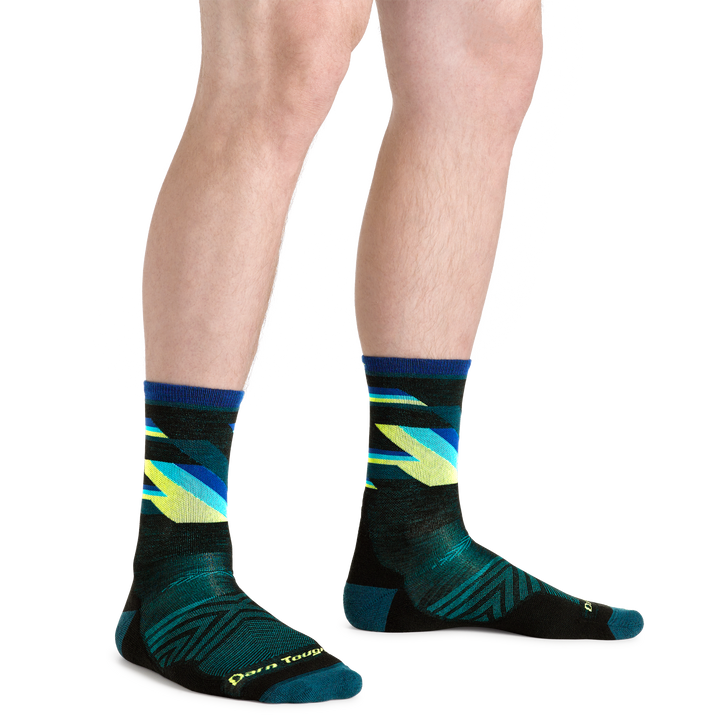 1056 men's bolt micro crew running socks in black on model