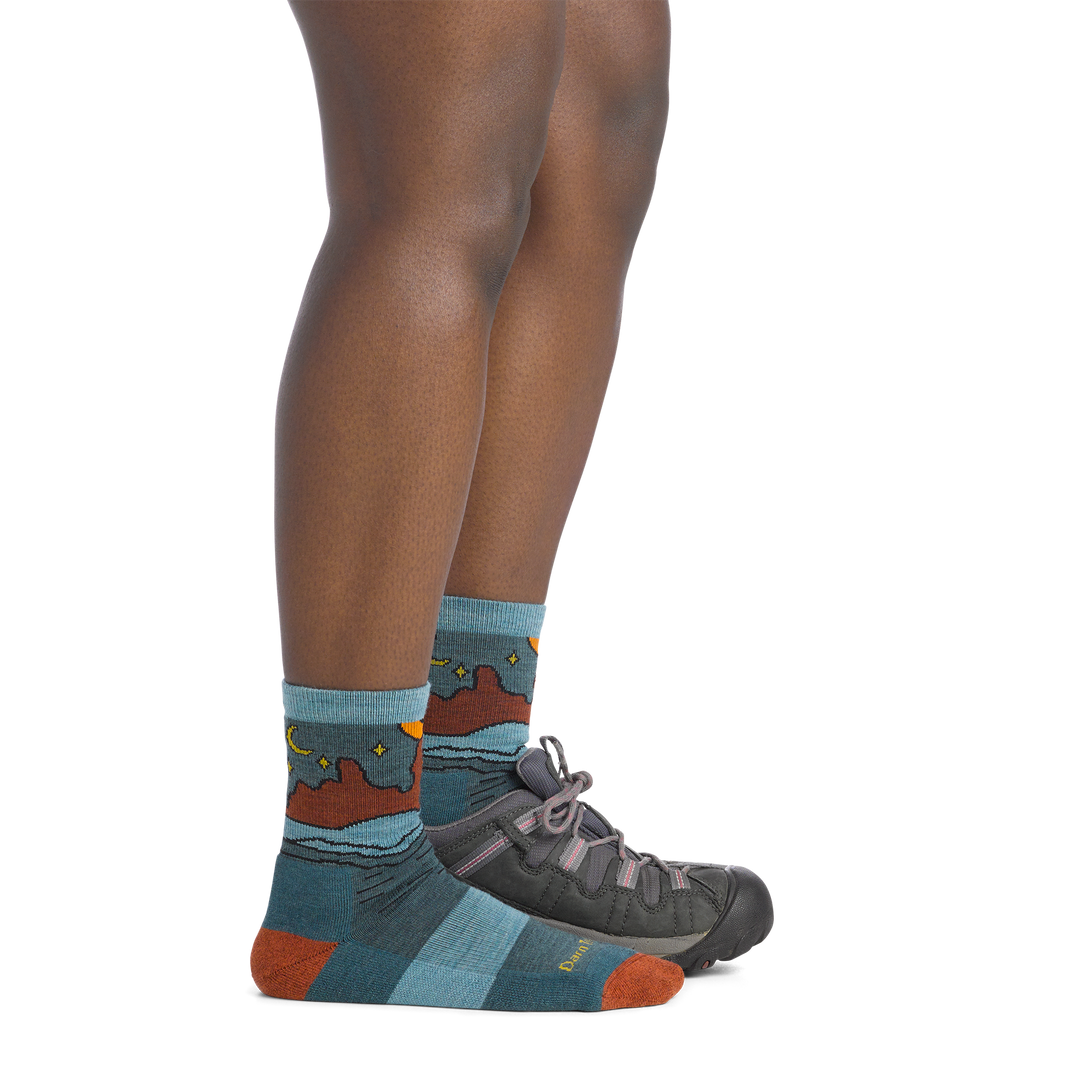 on model image side view back foot in shoe wearing the 5023 celeste micro crew sock in teal colorway