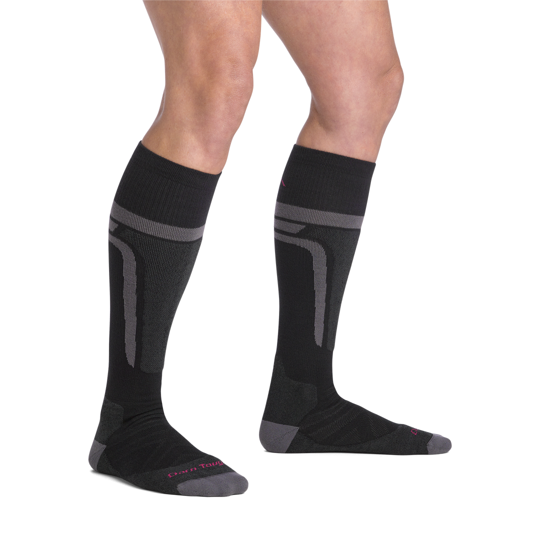 on model image bare foot wearing the 8059 thermolite edge over the calf sock in black colorway