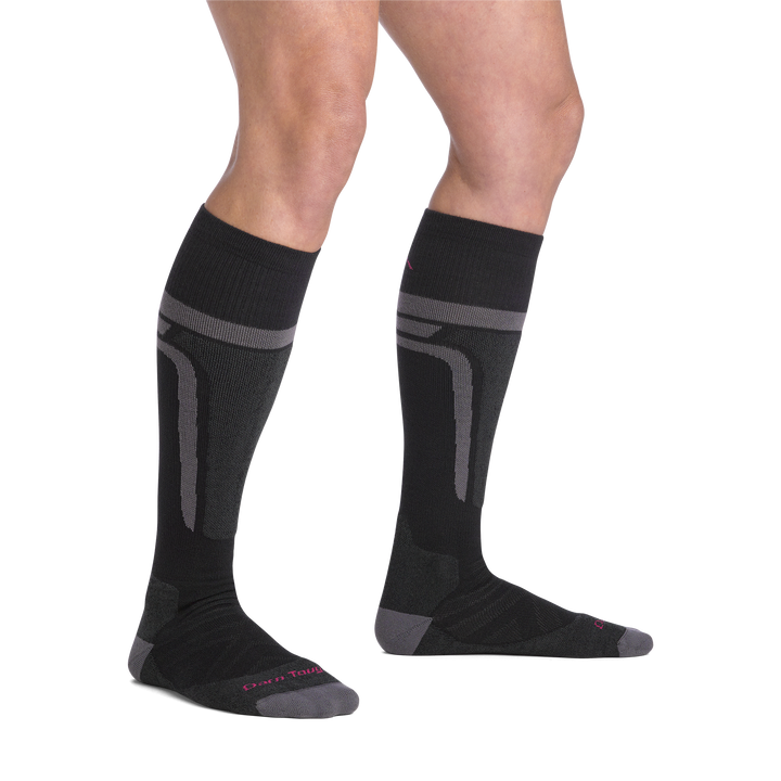 on model image bare foot wearing the 8059 thermolite edge over the calf sock in black colorway