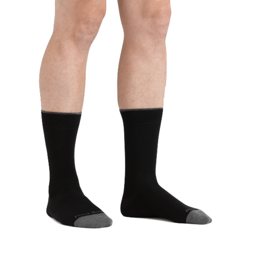 Close up shot of model wearing the Men's solid lifestyle crew in black with no shoes on