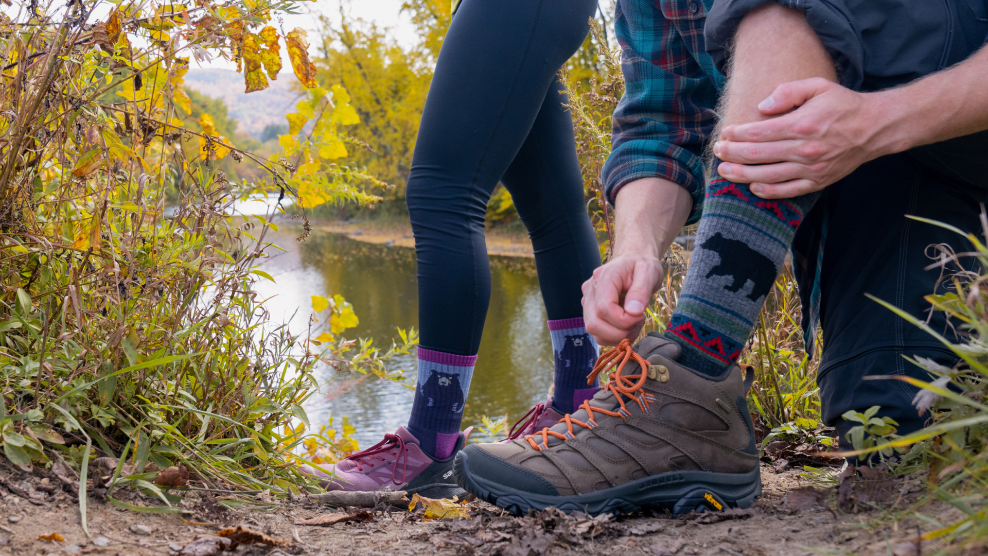 Models hiking featuring the men's vangrizzle and women's beartown
