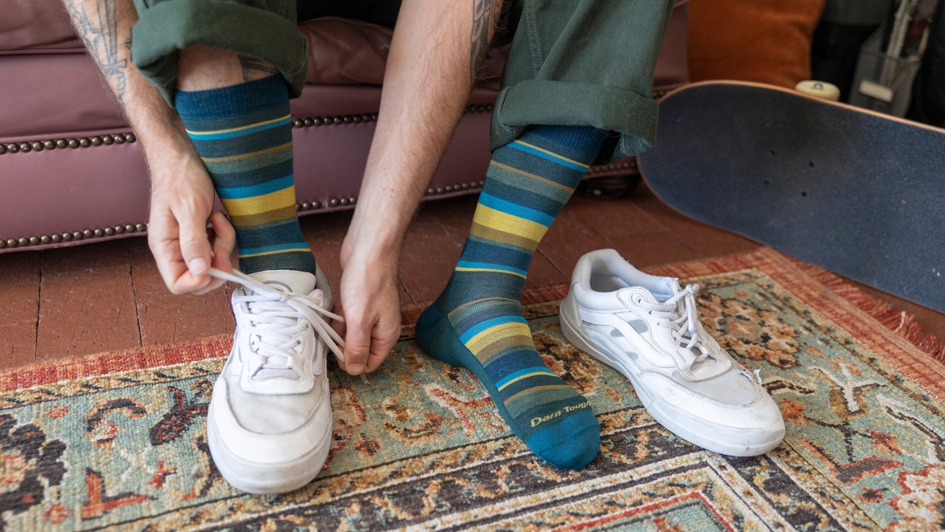 Close up on model featuring the Men's Oxford Lightweight Lifestyle Sock
