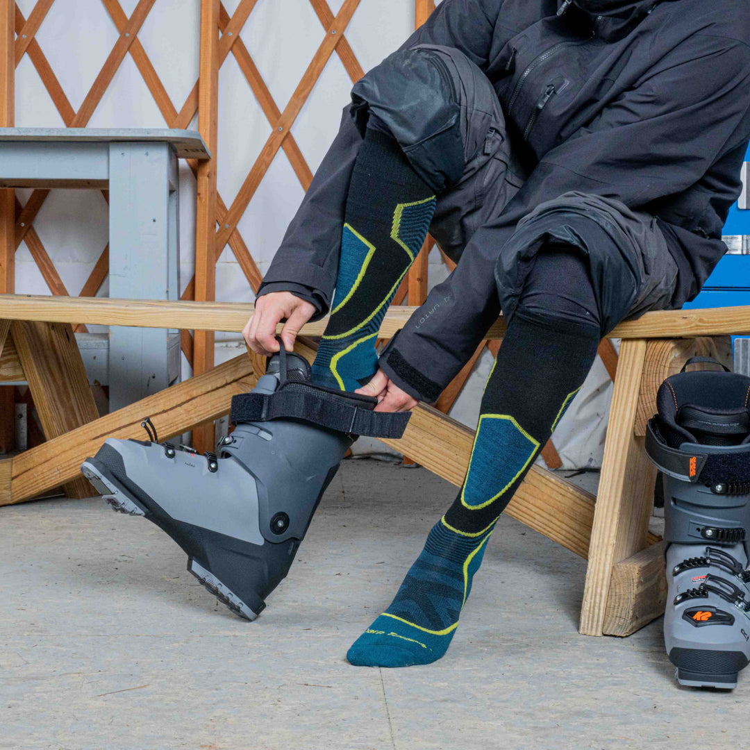 model putting on snowboard boots while wearing the 8042 Outer Limits in black