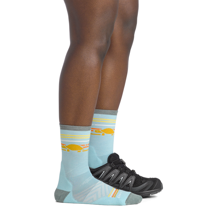 on model image side view with back foot in a shoe of the 1050 pacer micro crew in glacier colorway