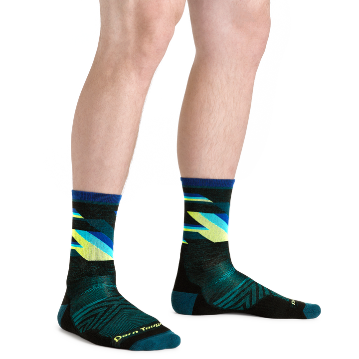 1056 men's bolt micro crew running socks in black on model