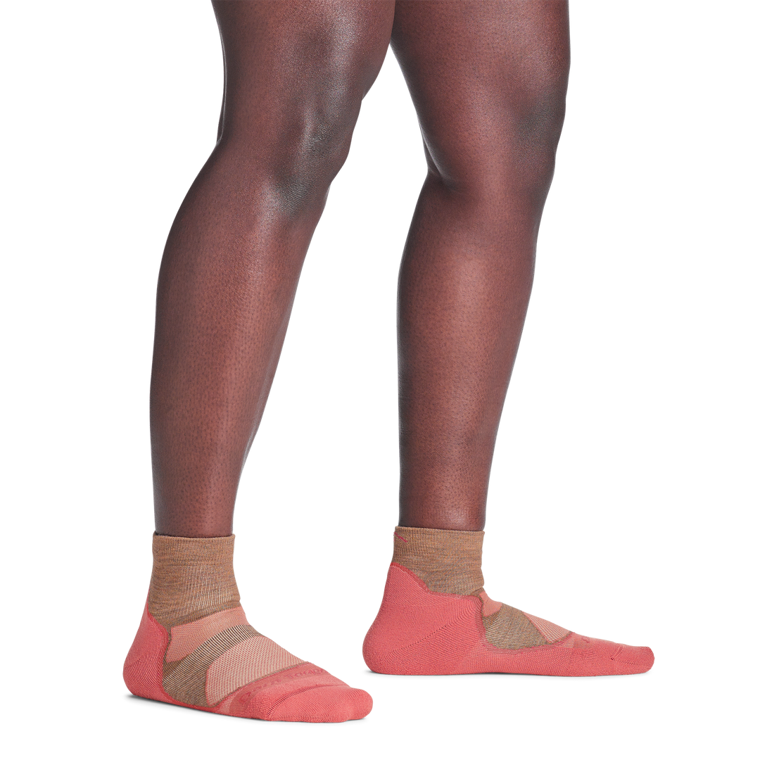 model standing barefoot wearing the 1987 quarter light hiker i9n canyon pink colorway