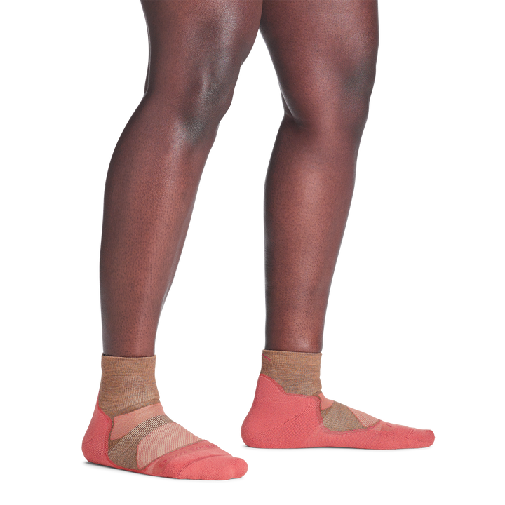 model standing barefoot wearing the 1987 quarter light hiker i9n canyon pink colorway