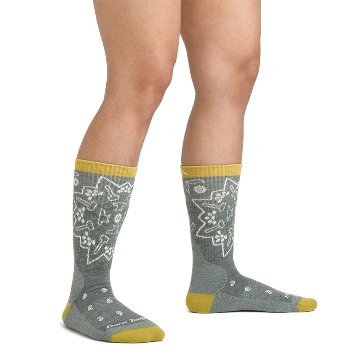 on model image bare foot featuring the 2206 seafoam Work boot sock 