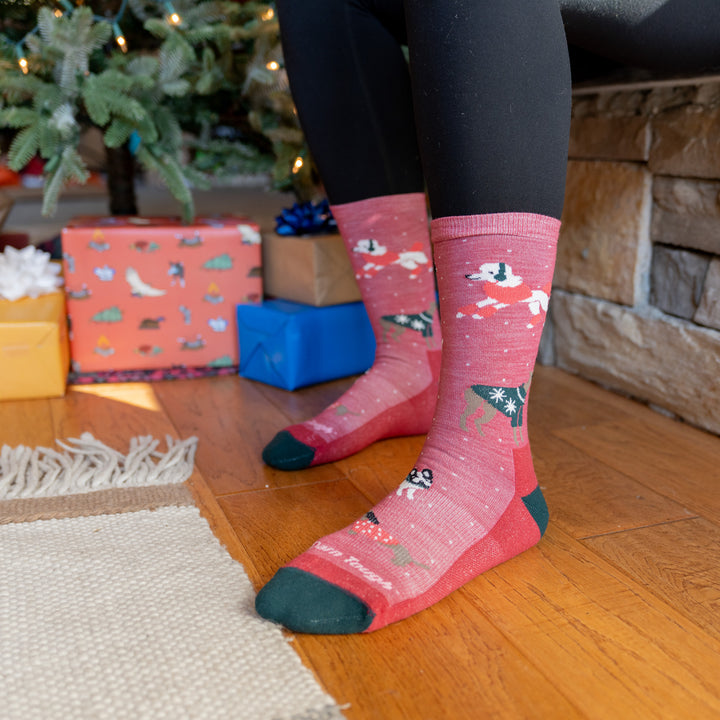 model standing in front of tree wearing the bark avenue crew sock 