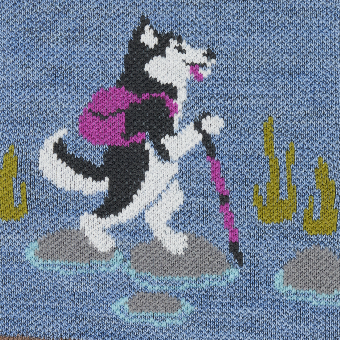 Call out detail image of the of the 5001 Bark front image of a hiking husky wearing a backpack