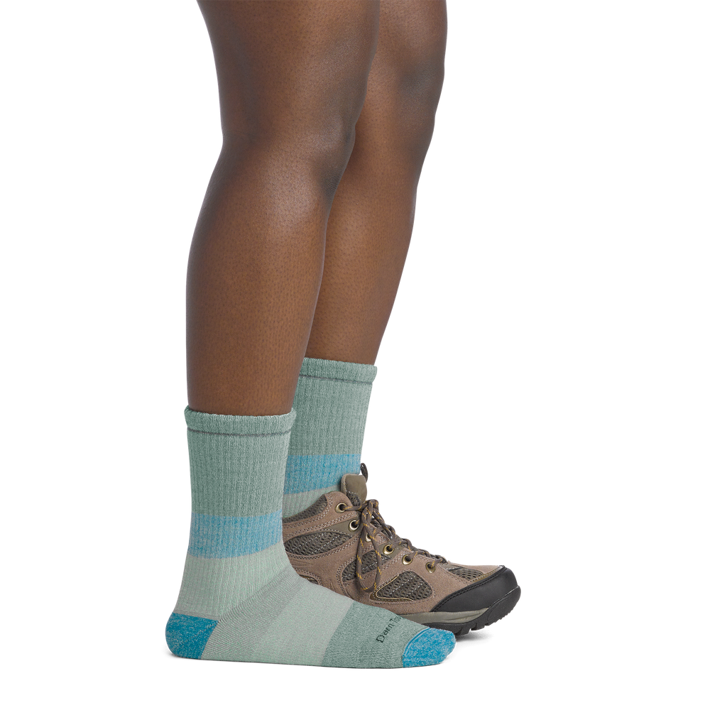 on  model image side view back foot in shoe wearing the 5011 micro crew mountaineering sock in reed colorway
