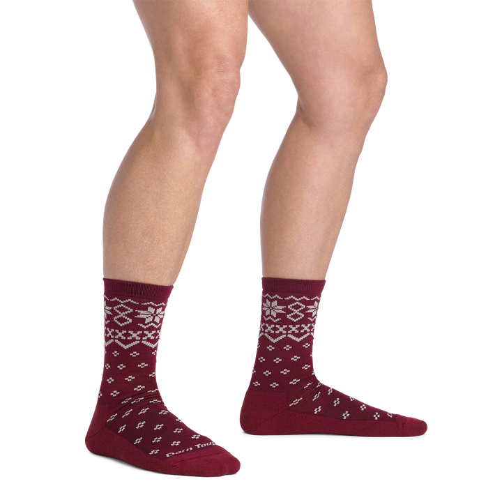 on model image bare foot wearing the 6088 shetland crew sock in burgundy colorway