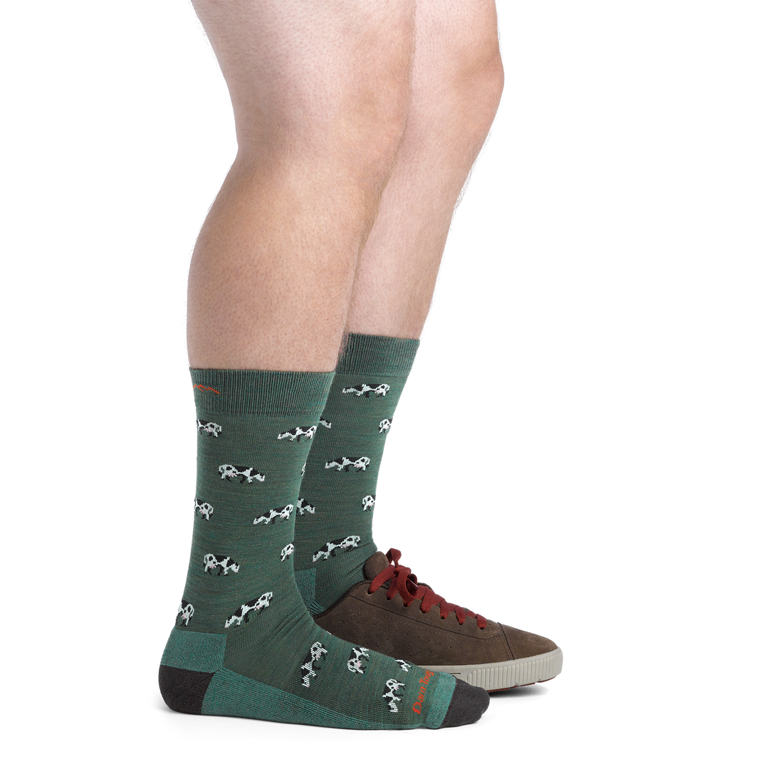 Image of model wearing 6116 Dairy air lifestyle socks and brown sneaker on one foot