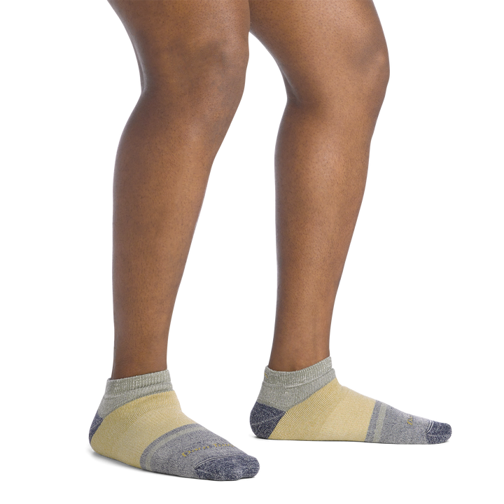 on model image bare foot wearing the 6128 no show lifestyle sock in fennel colorway