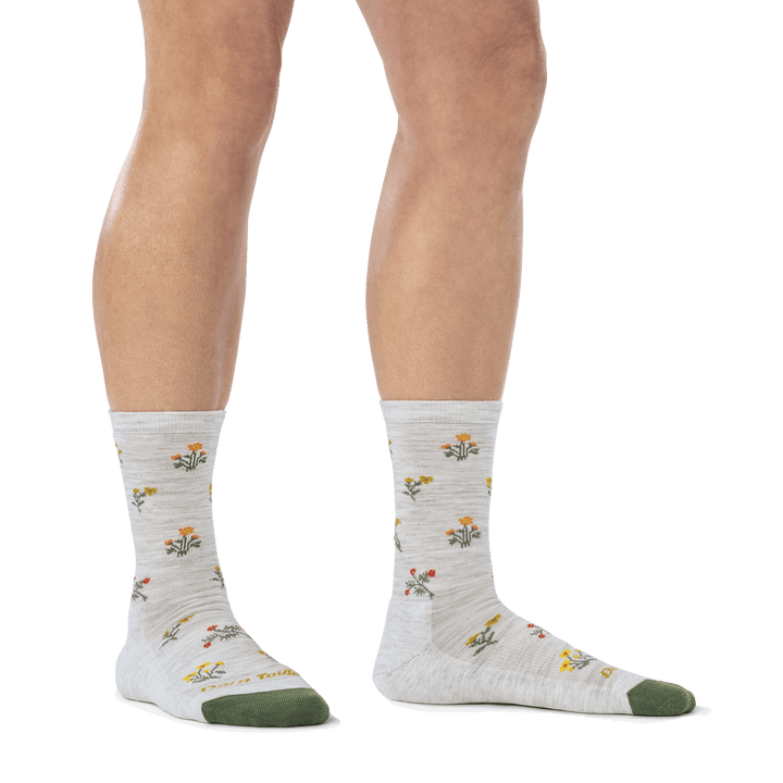 on model image of woman barefoot in staggered stance wearing 6139 ash crew lightweight with cushion sock