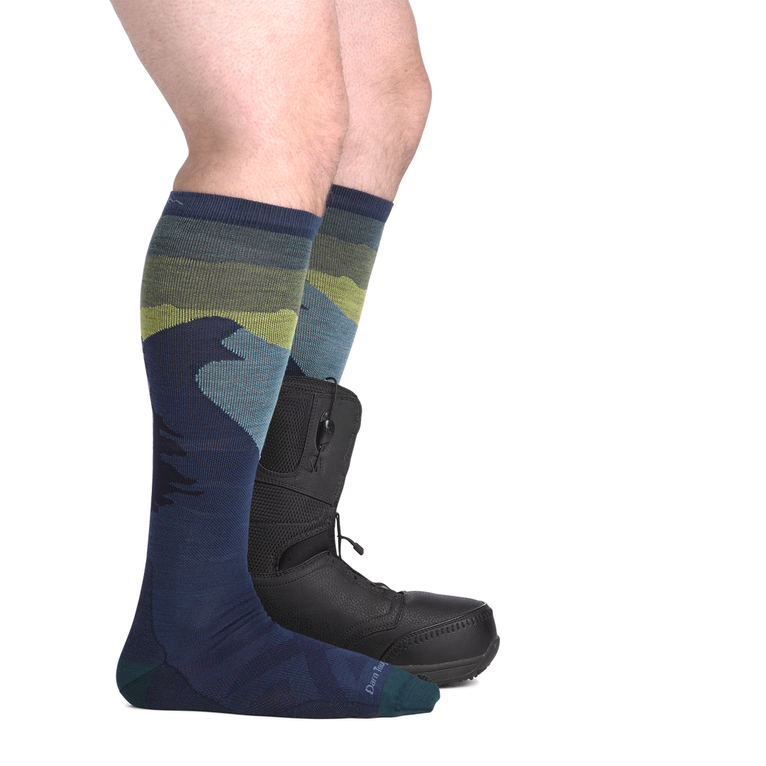on model image side view back foot in boot wearing the 8014 solstice in eclipse colorway