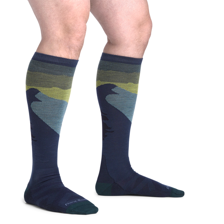 on model image bare foot wearing the 8014 Solstice over the calf sock in eclipse colorway