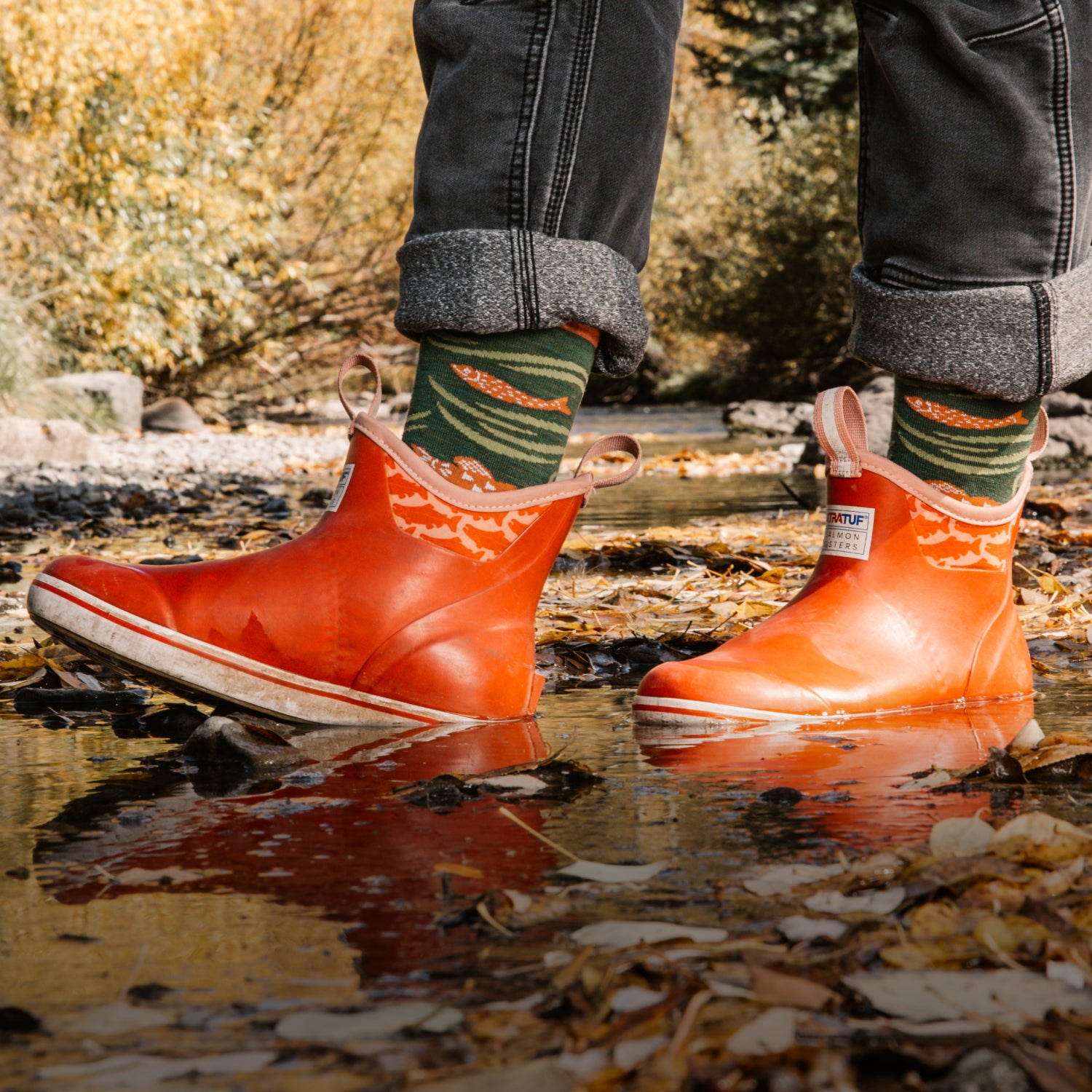 Image of model wearing the women's homer crew lifestyle socks