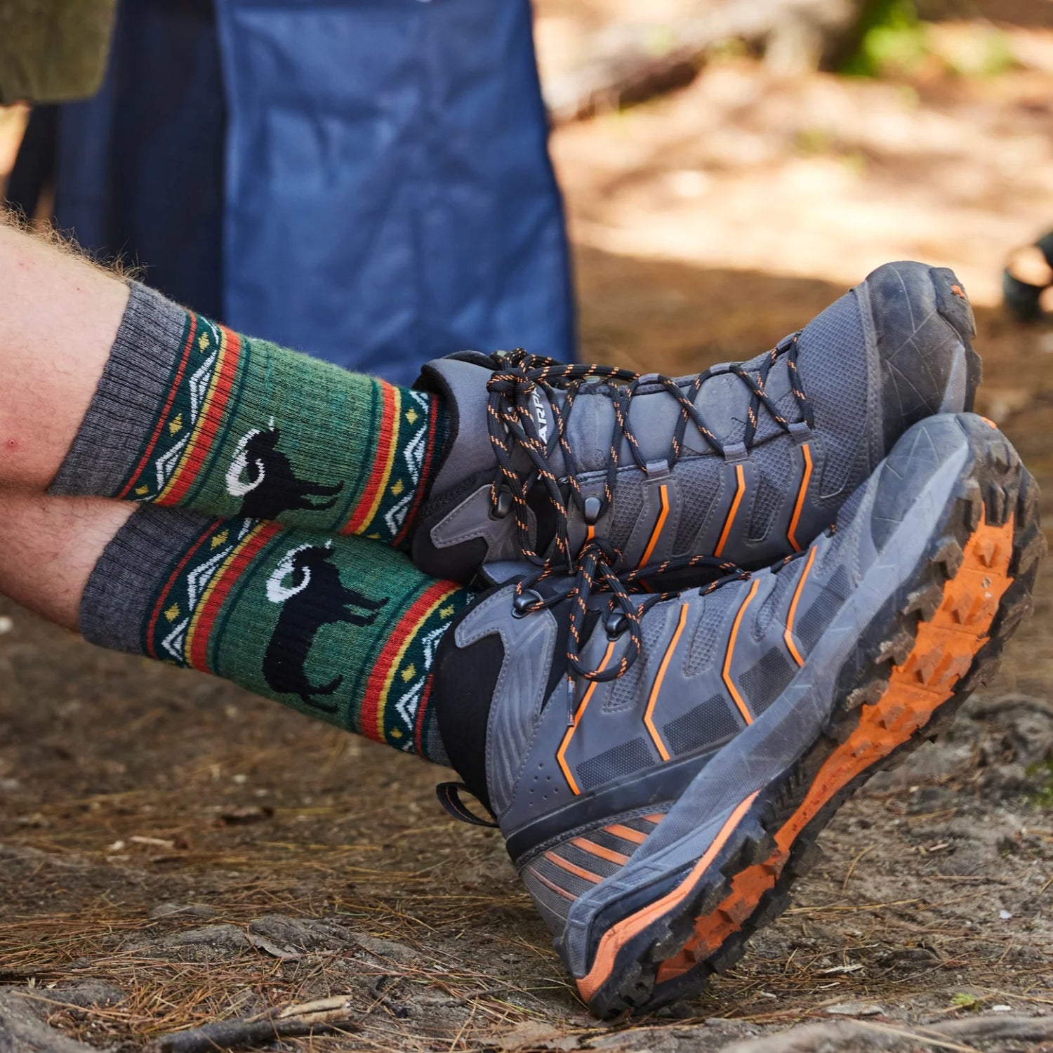 Model wearing the men's vangrizzle boot hiking socks in charcoal