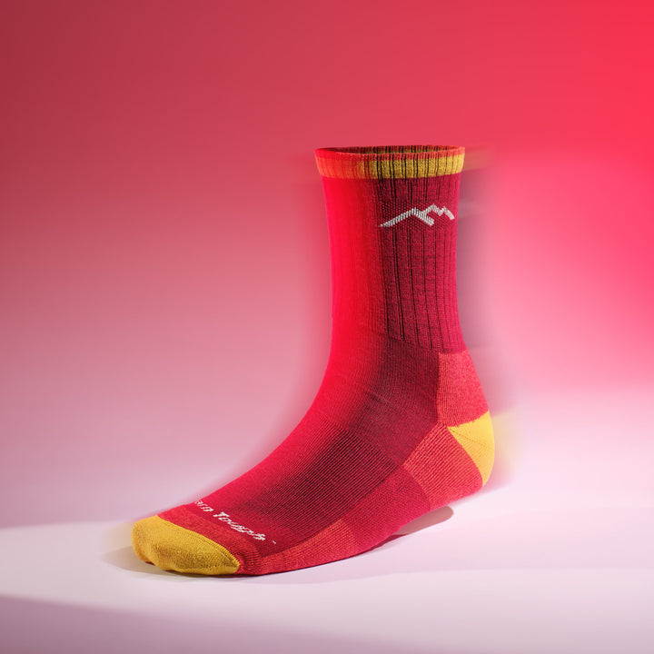 1466 midweight micro crew hiker in burgundy on a red background