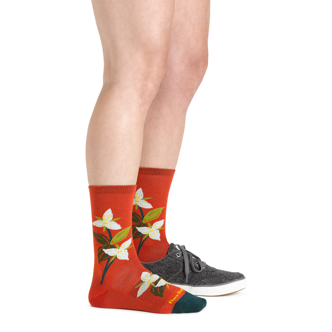 Woman wearing Tomato Blossom Crew Lightweight Lifestyle  Socks with a casual canvas shoe on one foot.