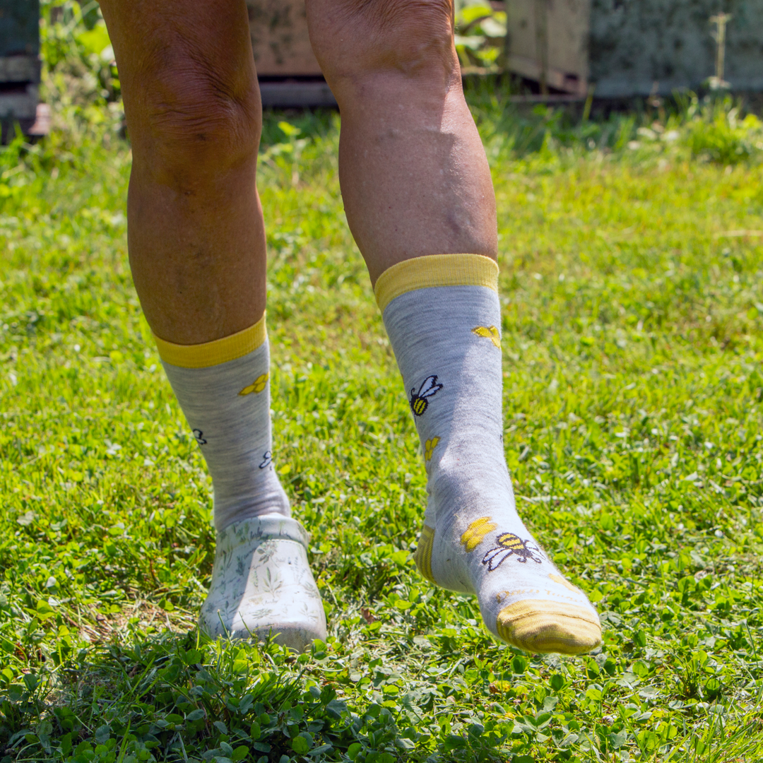 Model standing on grass pointing with foot wearing the 4087 Honeybee in ash