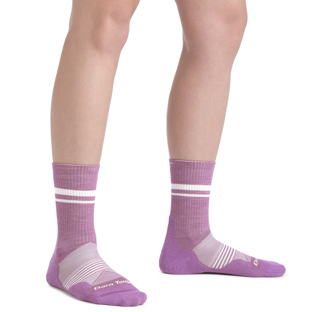Model Wearing Women's Element Micro crew in Pink