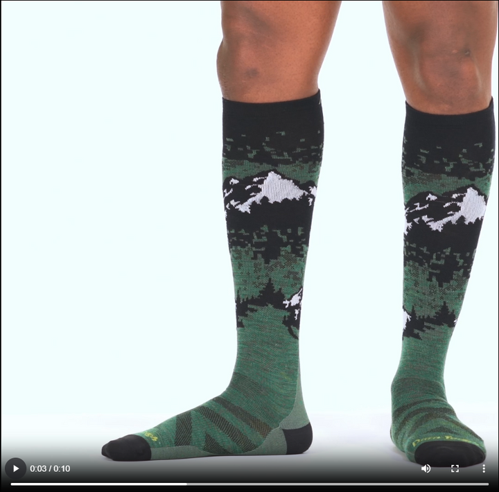 Model walking in the 8051 Cold smoke over the calf in moss