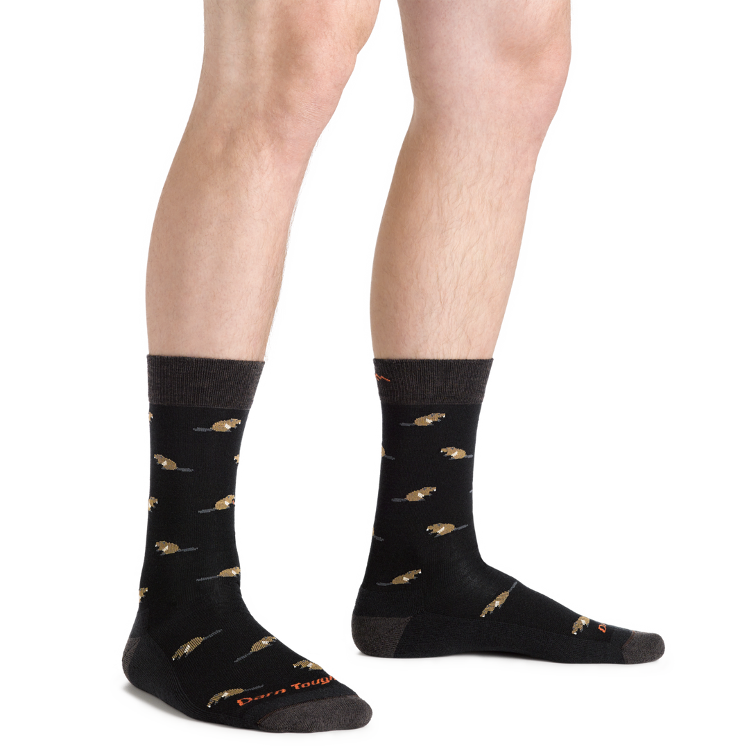Man wearing Men's Sawtooth crew Lightweight Lifestyle socks with beavers all over
